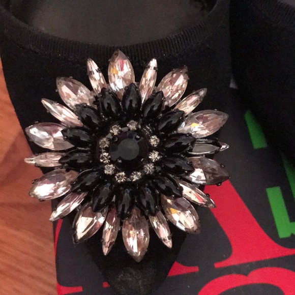 Black suede pumps with embellishment - Picture 7 of 8